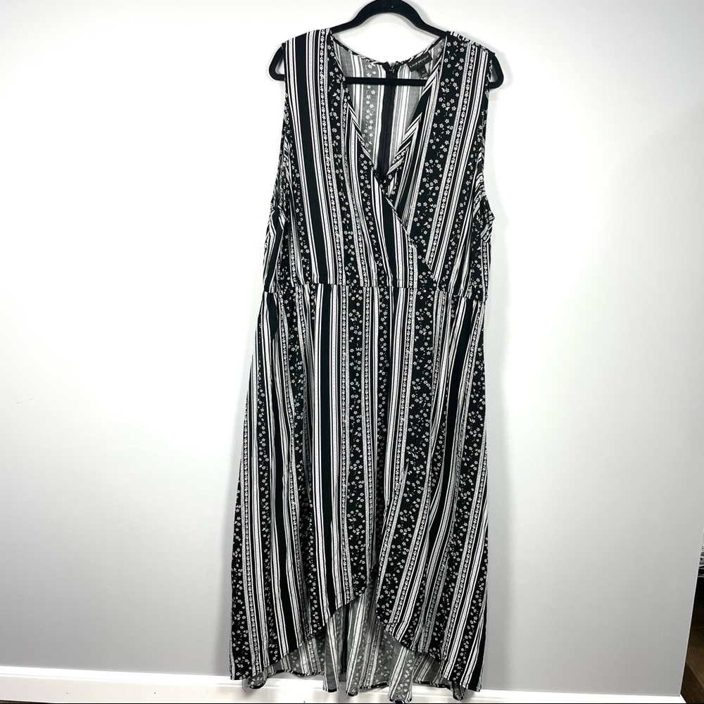 Lane Bryant black and white v-neck faux wrap maxi Sz 22
